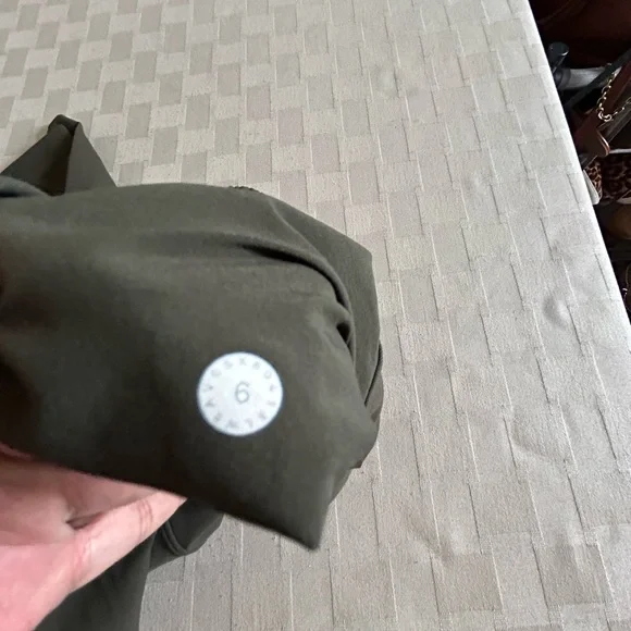 Lululemon On The Fly Crop 23” in Dark Olive - Picture 10 of 13